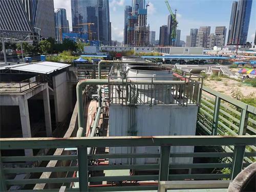 横流式冷却塔为何要防白雾？