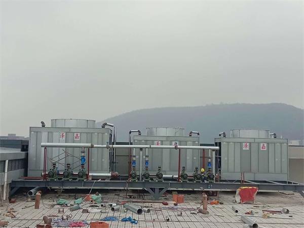 冷却塔使用一天的耗水量是多少？