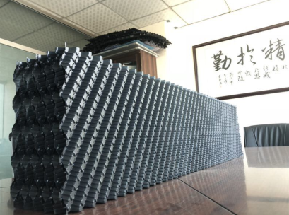 薄如纸的PVC填料居然能站65KG重量的人！